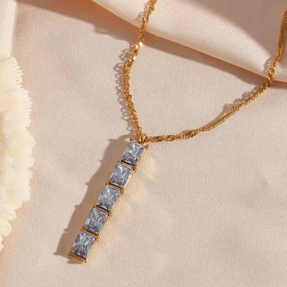 NEW 18K GOLD BAR DIAMOND NECKLACE, NICE NECKLACE, CUTE NECKLACE - Picture 2 of 5